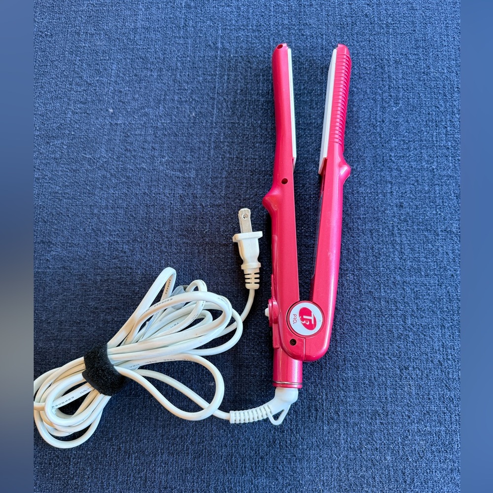 T3 Pro mini Ionic ceramic Straightening iron Hot Pink Hair Works 83970p